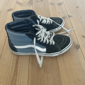 Vans  - Blåa vans skor i bra skick. Tror de är strl 38💕