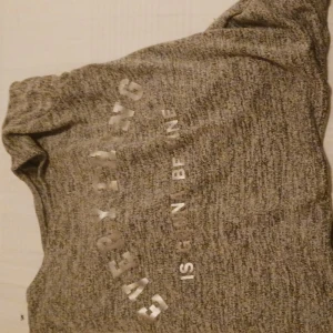 Tröja - Tröja med öppet rygg perfekt för en kall somardag efter det har regnat 