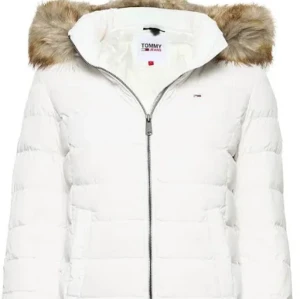 Tommy hilfiger - Finns mer bilder!  Säljer min fina Tommy hilfiger jacka , används i 1,5 år men är i jätte fint skick dessvärre saknas luvan men annars är den som ny. Tryck inte på köp direkt! Kan mötas och skicka ! 