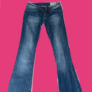 Diesel jeans - Jättesöta jeans i nyskick som köptes här på plick💋 alldeles för små på mig så har aldrig använts. Skriv privat för mått🩷