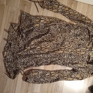 Klänning - Andvänd 1 gång