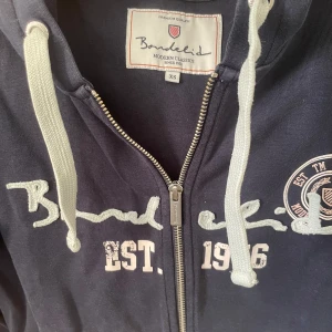 Bondelid huvtröja med dragkedja - Jätte fin hoodie med dragkedja, sparsamt använd storlek Xs men passar även S