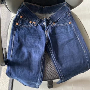 Levi byxor - Levi byxor  W26 L32 Säljs eftersom att dom var för små för mig 