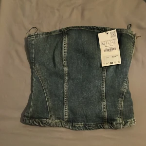 Korsett - Säljer denna fina zara korsetten, aldrig använd och har prislappen kvar