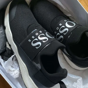 Hugo boss skor  - Helt nya med kartong storlek 39 kan även passa 38 eller 40 