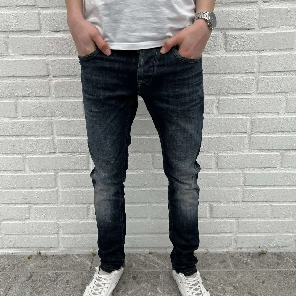 G-Star Raw jeans | Utmärkt skick, inga defekter | Modellen på bilden är ca 177 cm | Jeansen är Helt helt nya och alla lappar är kvar | Skriv vid minsta fundering eller fråga | Mvh, CH 📩. Jeans & Byxor.