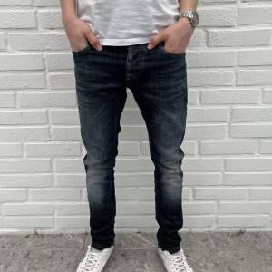 G-Star Raw jeans | Utmärkt skick, inga defekter | Modellen på bilden är ca 177 cm | Jeansen är Helt helt nya och alla lappar är kvar | Skriv vid minsta fundering eller fråga | Mvh, CH 📩