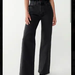 Jätte snygga gråa jeans ifrån twist and tango. Använda fåtal gånger, säljer pga att jag köpte fel storlek 💞nypris 1599