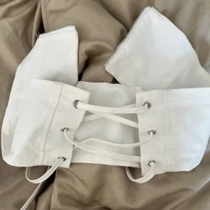 Korsett topp - Skir cool korsett som man kan göra en outfit cool med!!