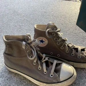Converse skor - Grå converse skor, i använt skick!
