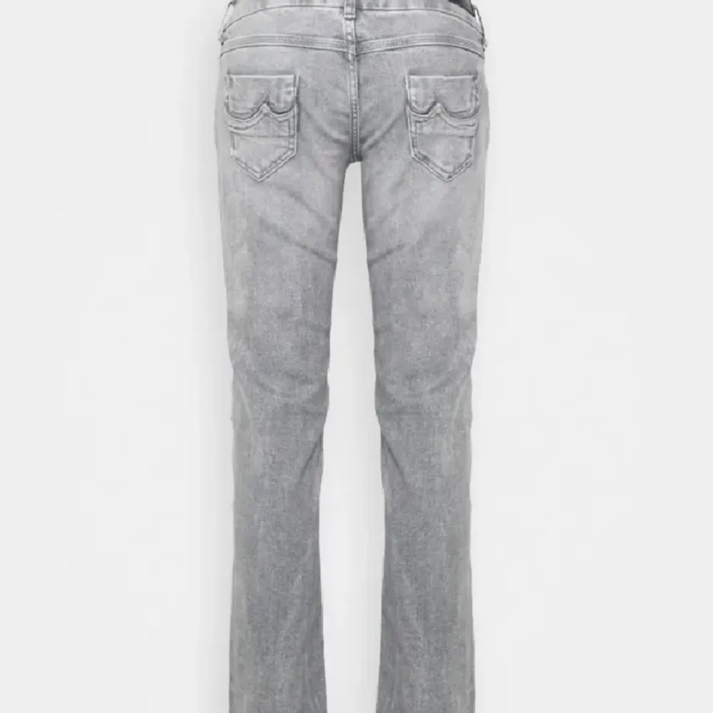 Säljer dessa Ltb jeans i storlek 26/30!  Som nya, egna bilder finns!. Jeans & Byxor.