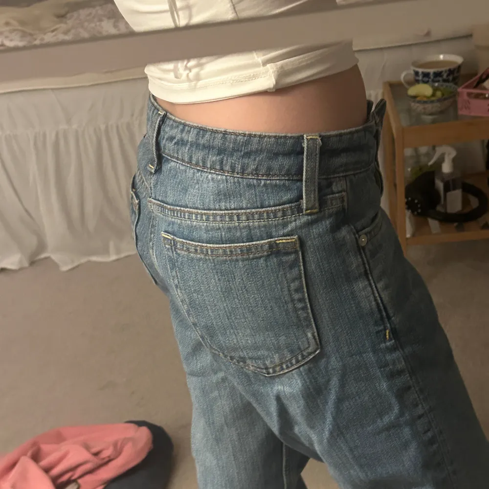 Lågmidjade jeans från weekday i modellen arrow 🩷. Jeans & Byxor.