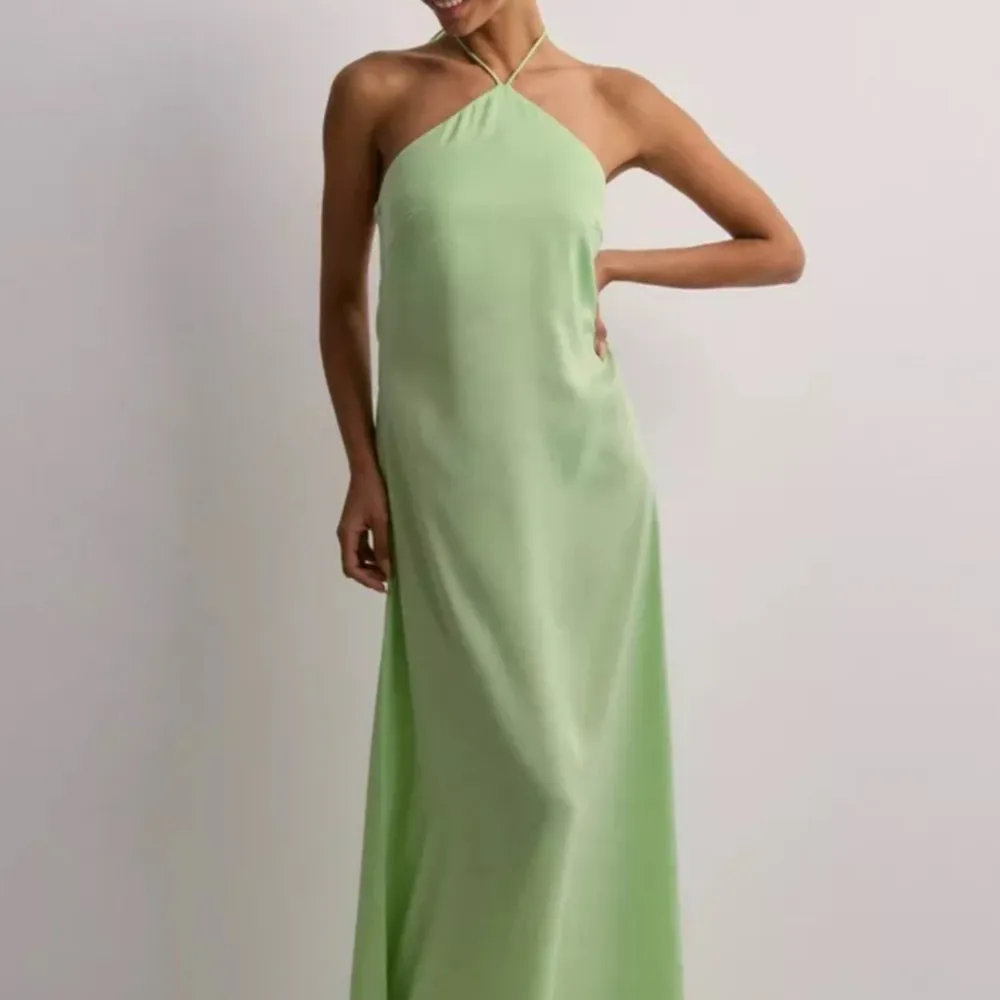 Söker denna klänning från vero moda i storlek S!! . Klänningar.