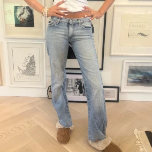 Lowwaist jeans - Så snygga ljusblå lowwaisted jeans!!