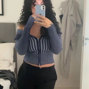 Tröja från Urban outfitters  - Jätte fin tröja från Urban outfitters som inte kommer till användning längre. 