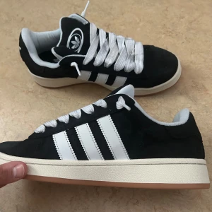 Adidas campus 00  - Storlek 42  Cond 8/10 endast smutsiga snören  Pris 800