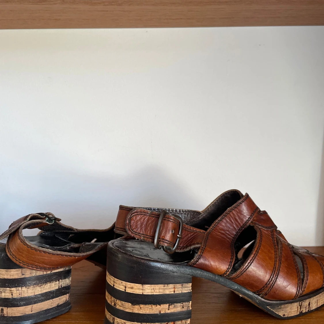 Retro träsandaler - 92