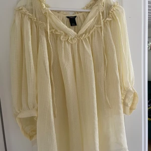 Gul volangblus - Supersöt blus❤️