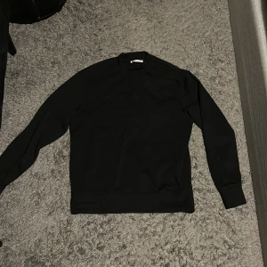 Zara swatshirt hög krage storlek S  - En sweatshirt från sara med hög krage. Knappast använd och i toppskick! Storlek S