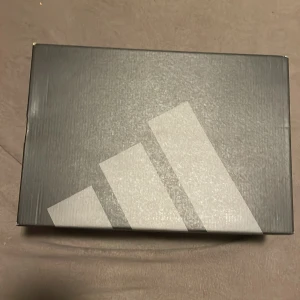 Copa elite - Hej, säljer copa elites, inköpta tidigare under sommaren, ej använts då jag insett att jag inte kommer ha någon tid att köra fotboll. Säljer super billigt bara för att bli av med dom :Skick 10/10