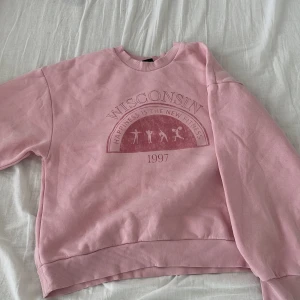 Gina tricot tröja - Fin mysig ljusrosa gina tröja i bra skick! Storlek S