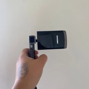 Videokamera - Ny videokamera.  Väska, två batterier, batteriladdare och kabel. Minneskort finns ej. 