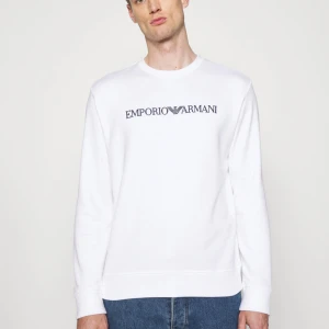 Armani tröja!!! - Vit Armani tröja i toppskick!