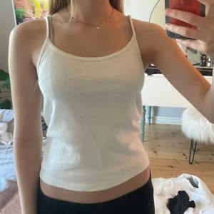 Brandy Melville topp - Vitt linne ifrån brandy Melville 💕