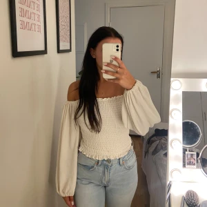 Off the shoulder topp - Jättefin off the shoulder topp från bikbok som tyvärr inte kommer till användning 🤍