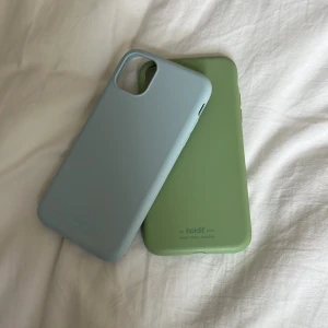 Jätte fina iPhone 11 skal i Pastel färger  - Toppen skick inga fläckar eller hack i skalen och är för iPhone 11