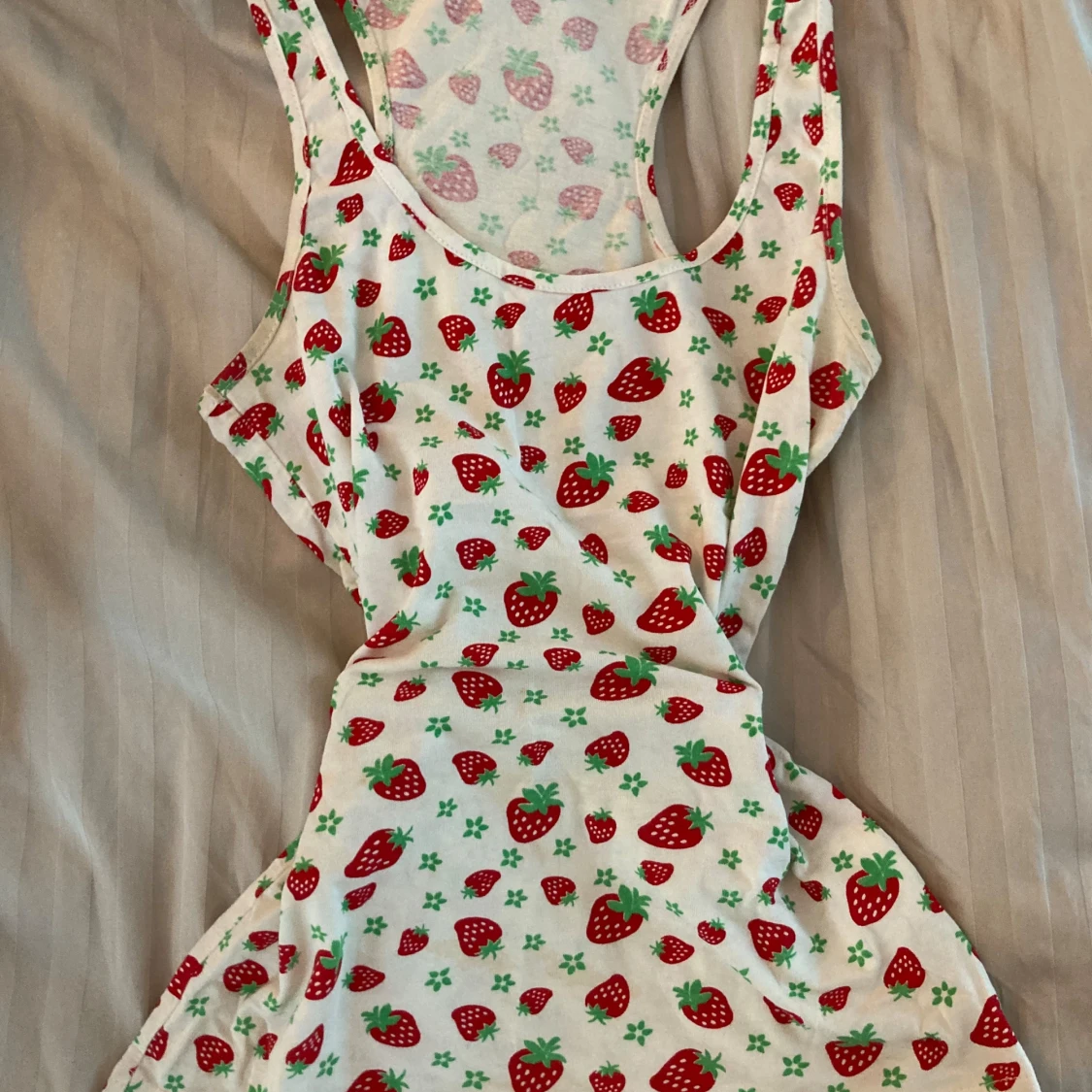 Linne med jordgubbar