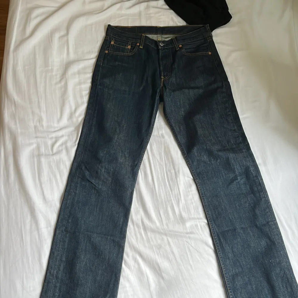 feta levis jeans i storleken w30 o l34 så dom har precis blivit försmå för mig i midjan så därför säljer jag, köp gärna!🙏😔💯 pris kan diskuteras vid snabb affär🙏😔. Jeans & Byxor.