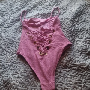 Bodysuit - Bra skick, använd 2-3 gånger, skönt tyg