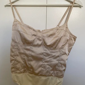 Missguided - Beige topp från missguided 