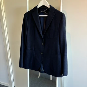 Loro piana - Rose born Loro piana Navy blazer, 100% Merino Ull Nypris 12500kr