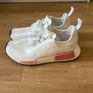 NMD R1 adidas  - Använt fåtal gånger, storlek 42! 