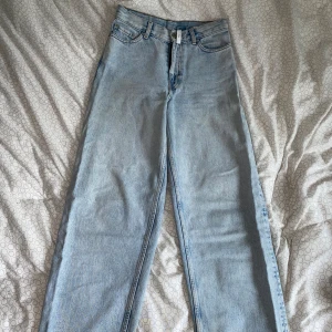 Vida jeans  - Vida jeans ifrån Weekday i storlek 24  I jättegott skick  För mer info eller bilder på, kontakta mig 🤗