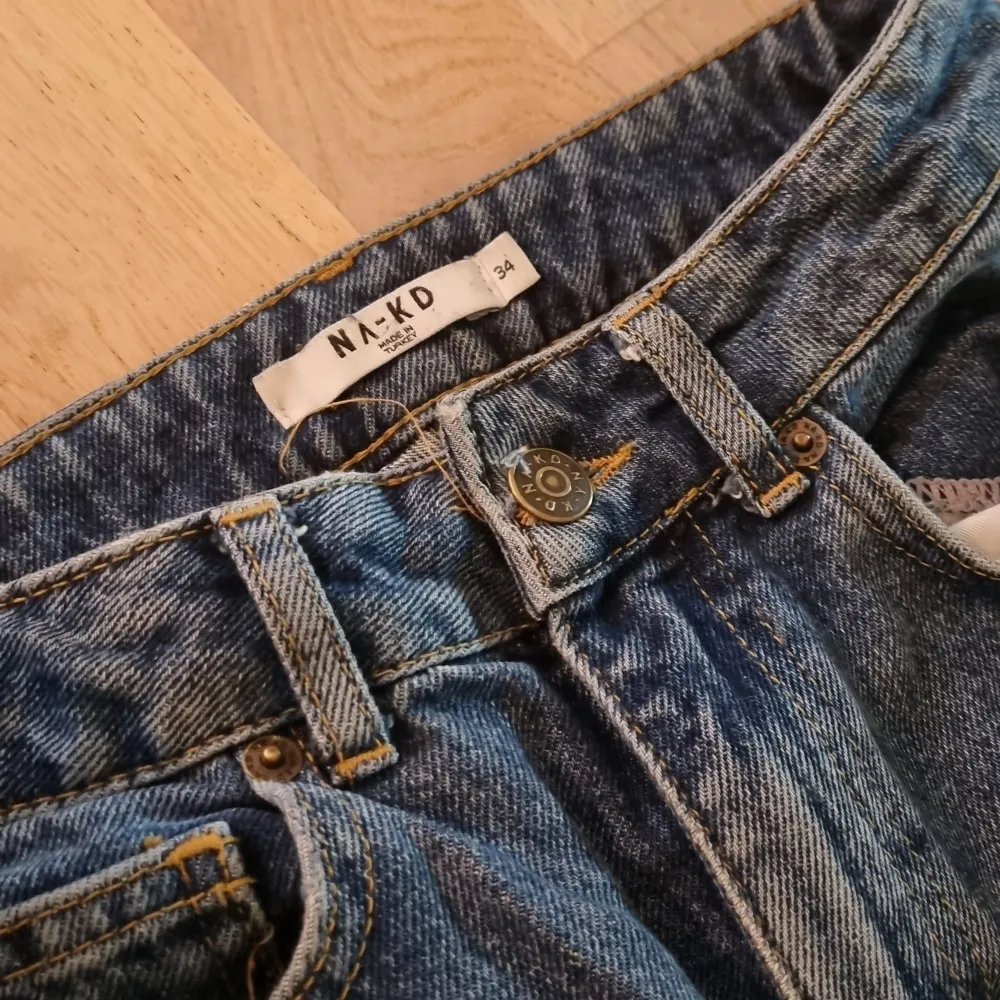 Jeans från NAKD i mom-passform!💗 Högmidjade! . Jeans & Byxor.