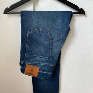 Jack & Jones Jeans - Nyskick, aldrig använda. Slim storlek 33/30. Modell Glenn