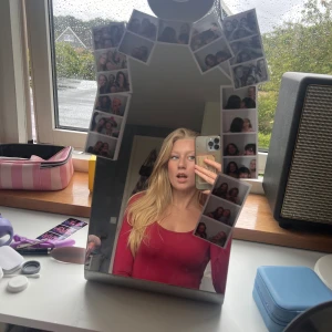 Röd tröja - Sälher denna röda tröjan då den inte kommer till användning. Skriv vid frågor eller för fler bilder🩷