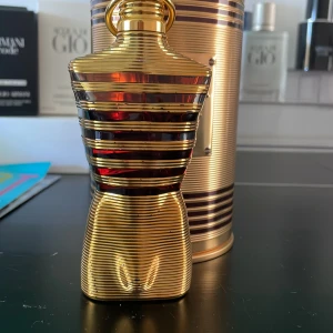 Parfym  - 75 ml ungefär hälften kvar 