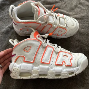 Nike air  sneakers - Nike air sneakers använda ca 5-6 gånger  Har 38 i storlek i vanligt fall 