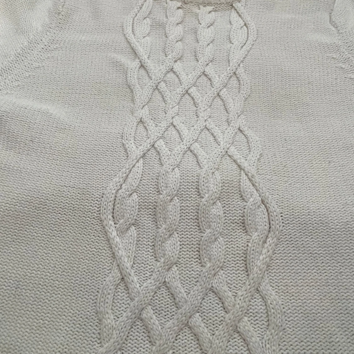 Vit stickad tröja  - 91