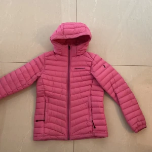 Höst jacka - Jätte snygg rosa peak performance höst jacka  i ett jätte bra skik