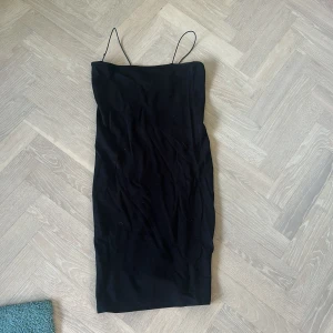 Tajt klänning  - Säljer nu min tajta klänning från na-Kd, super snygg. Stl xs