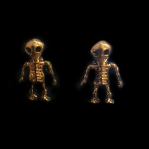Skelett studs - Guldiga skelett studs🤘