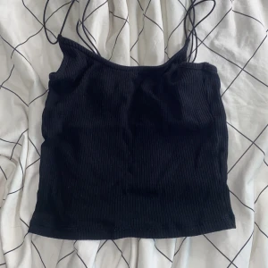 Linne - Jag säljer ett basic linne för de inte kommer till användning längre. Ungefär 3/4 år gammalt. 