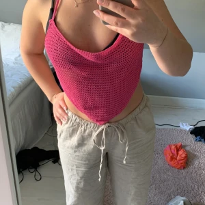 Strandlinne  - Ett linne att ha över bikinin i sommar. Fint men har inte kommit till användning då jag inte använder plagg som detta. 