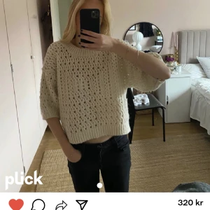 Zara tröja - En superfin tröja från zara! tröjan är slutsåld💗Säljs pga den inte kommer till användning. Fint skick men har dock tagit bort lappen där bak.❤️❤️ (två första bilderna är lånade)