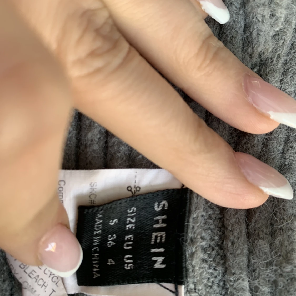 Stickad kroppad kofta  - 90